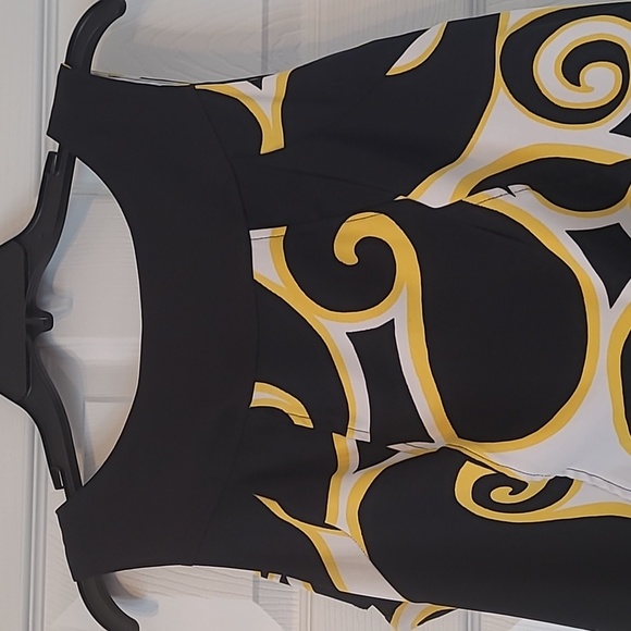 Stunning sleeveless dress in a size 14 petite - Picture 2 of 6